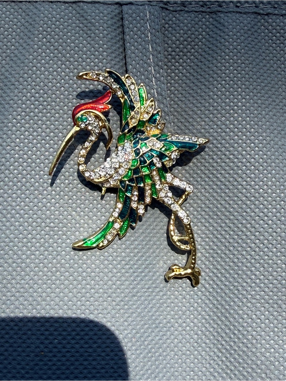 NWOT Elegant Green Crystal Bird Brooch - Gold Tone